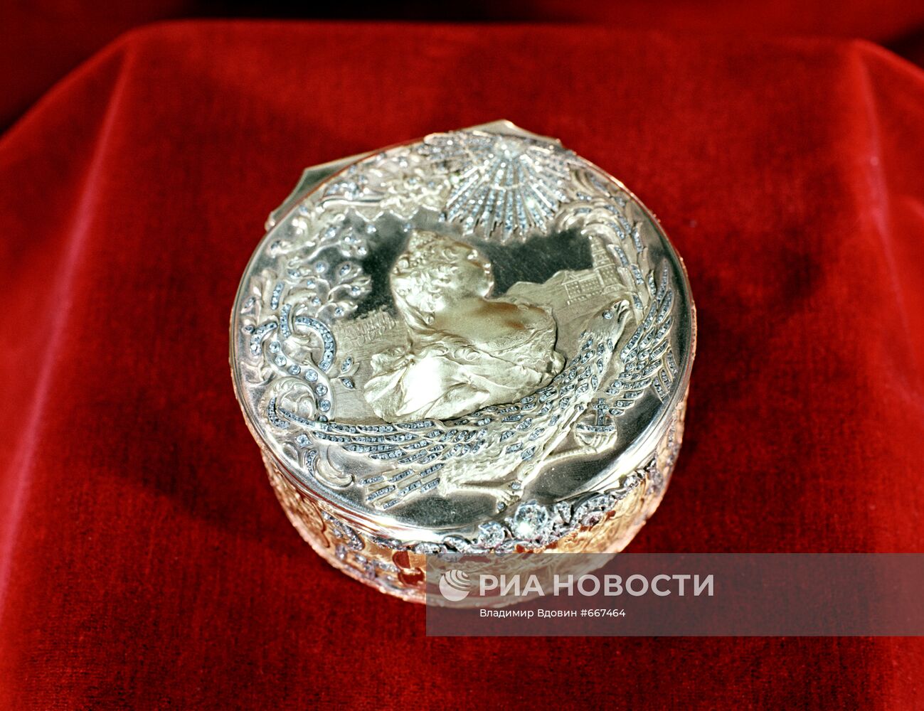 Табакерка золотая с бриллиантами