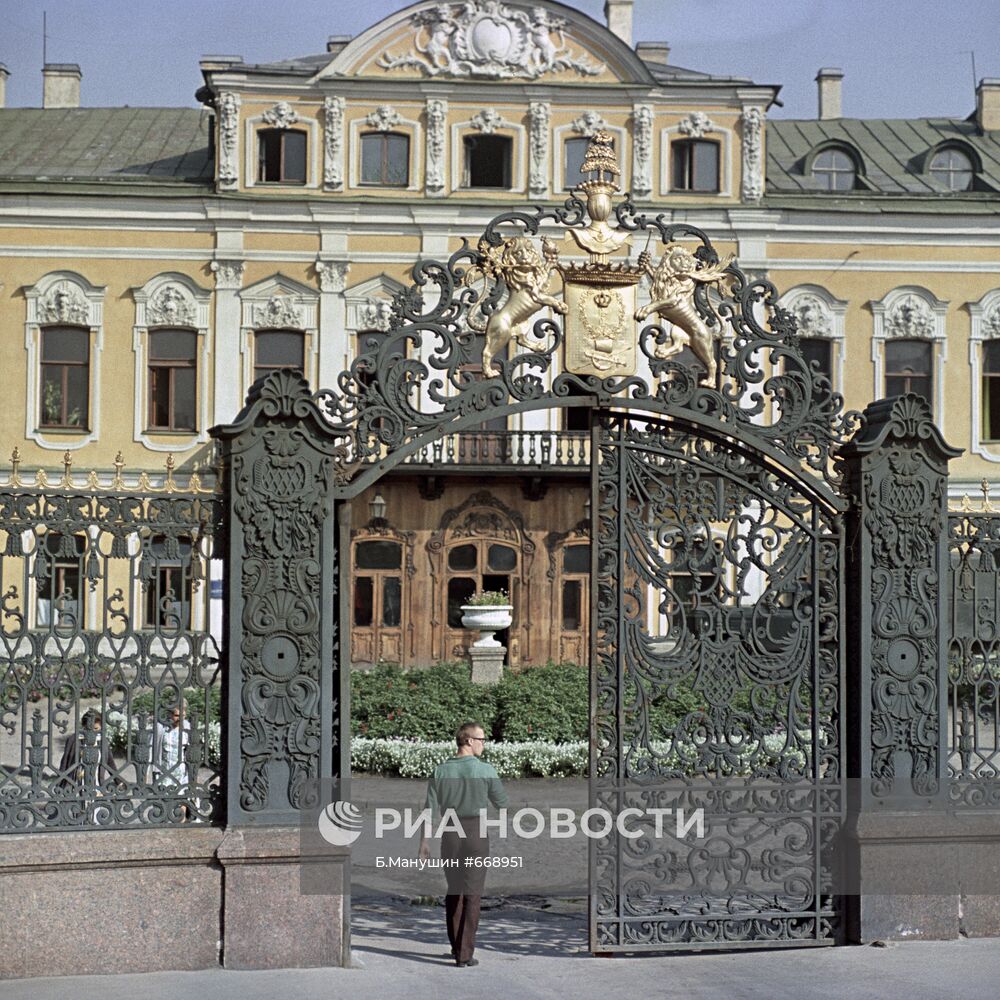 Ворота дворца Шереметева на Фонтанке