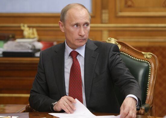 Владимир Путин провел совещание в Доме правительства РФ