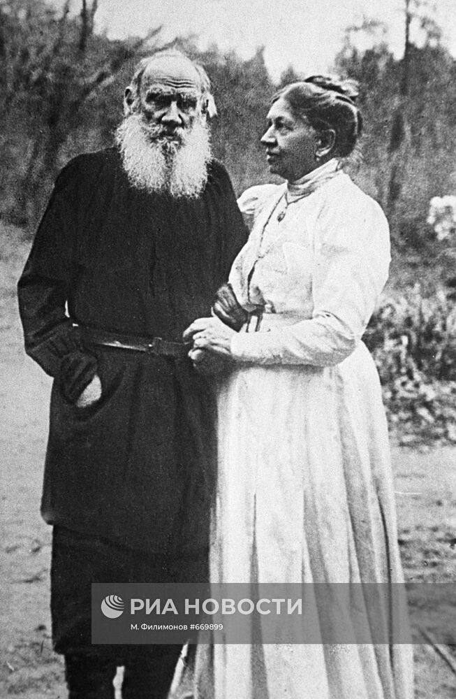 Лев Николаевич Толстой с женой