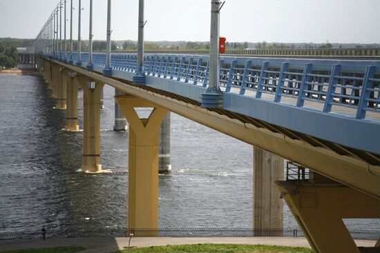 Перекрыто движение по новому двухкилометровому мосту через Волгу