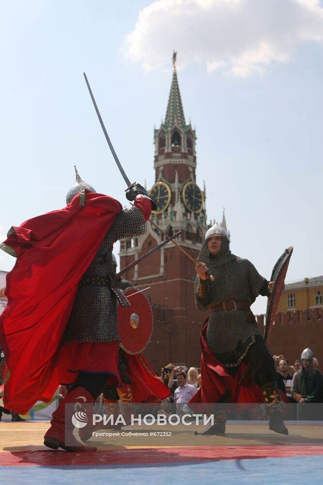 Показательный бой членов военно-исторических клубов