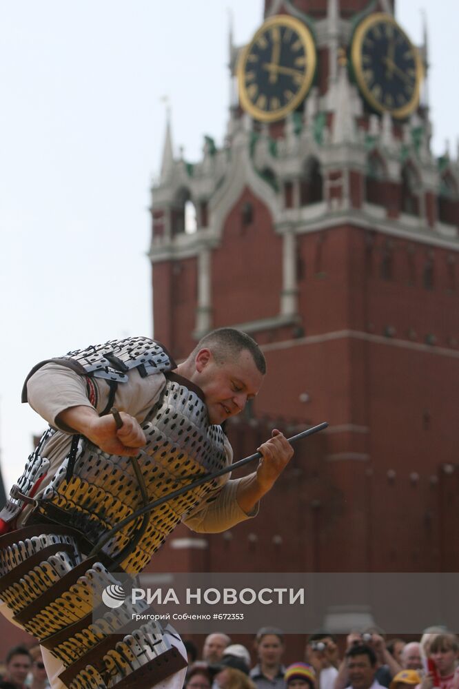 Показательные выступления членов военно-исторических клубов