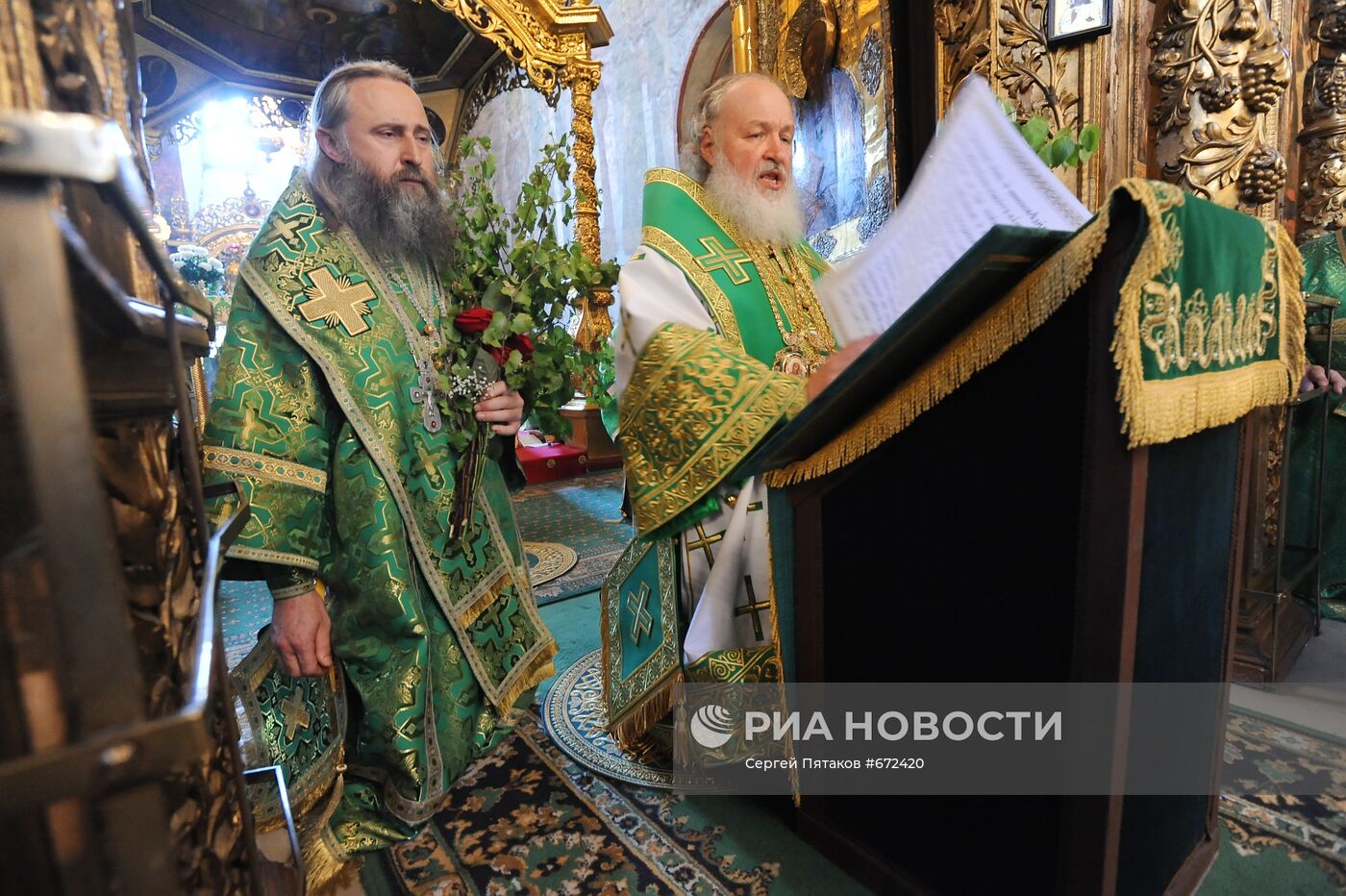 Патриарх совершил Божественную литургию в День Святой Троицы