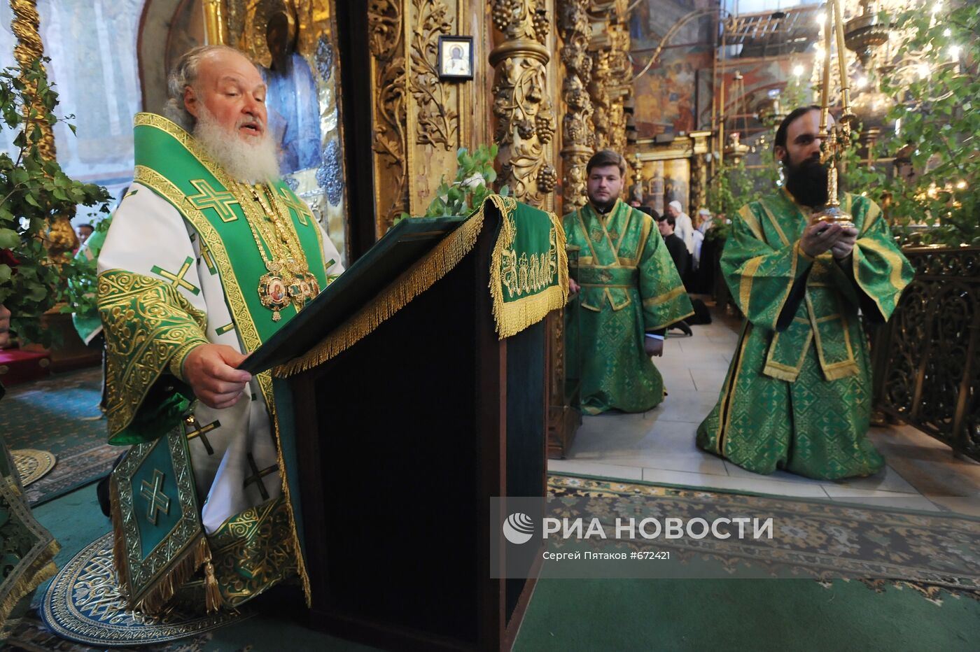 Патриарх совершил Божественную литургию в День Святой Троицы