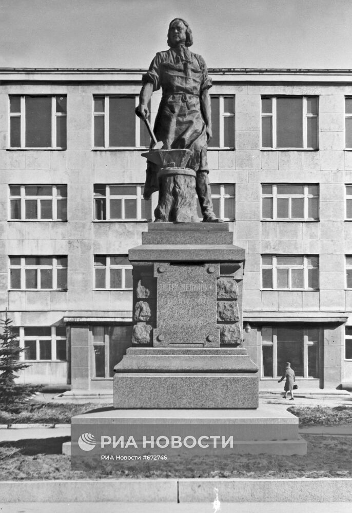 Памятник Петру I в Туле
