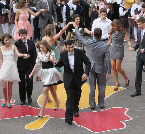 Последний звонок в городах России