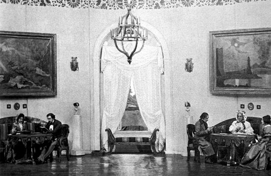 Спектакль "Месяц в деревне"