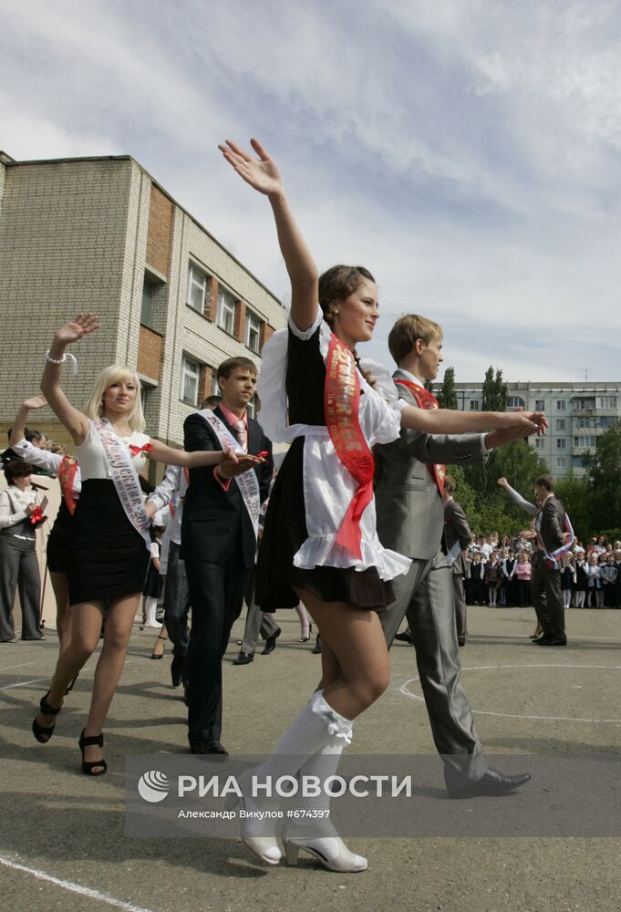 Последний звонок в городах России