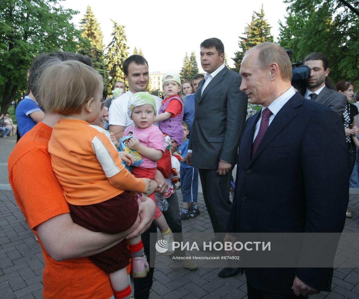 Владимир Путин пообщался с жителями Ижевска
