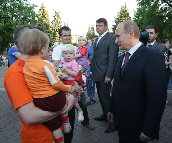 Владимир Путин пообщался с жителями Ижевска