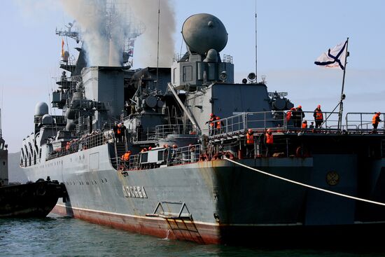 Швартовка крейсера "Москва"