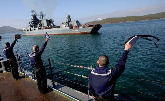 Встреча ракетного крейсера "Москва" в Приморском крае