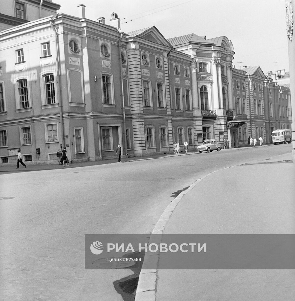 Бывший дворец И.И.Шувалова в городе Ленинград | РИА Новости Медиабанк