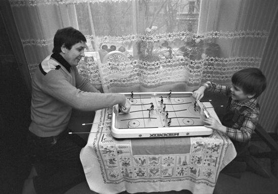 Хоккеист Александр Мальцев с сыном Сашей
