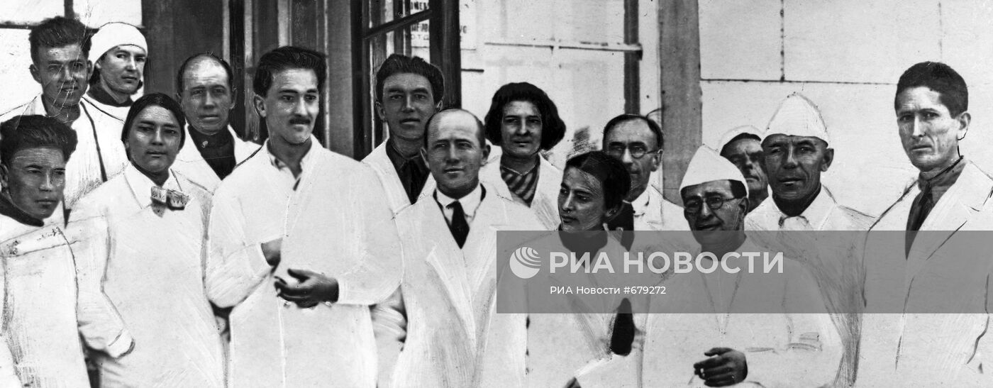 Юлиус Фучик и Разиехон Мирсагатова в Самаркандском мединституте