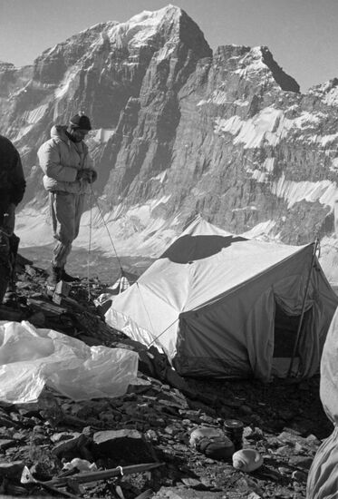 Советские альпинисты в горах Памира