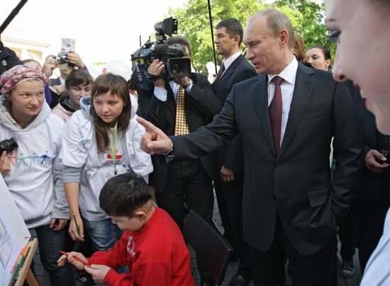 Владимир Путин посетил конкурс детского рисунка