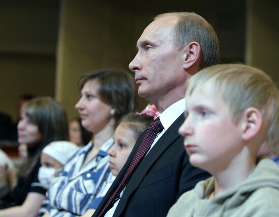 Владимир Путин на благотворительном вечере "Маленький принц"