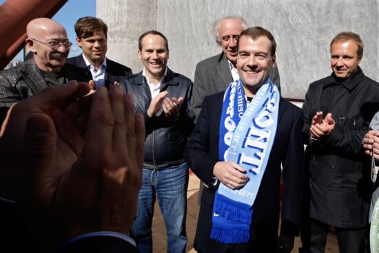 Д.Медведев осмотрел строящийся стадион ФК "Зенит"