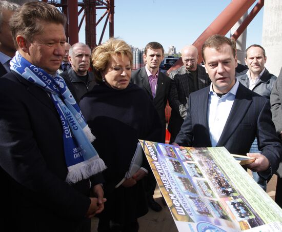 Д.Медведев осмотрел строящийся стадион ФК "Зенит"