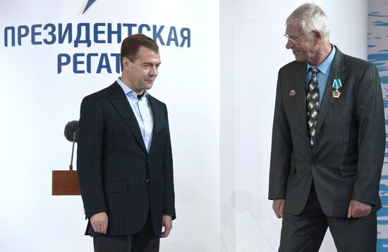 Дмитрий Медведев наградил выдающихся отечественных гребцов