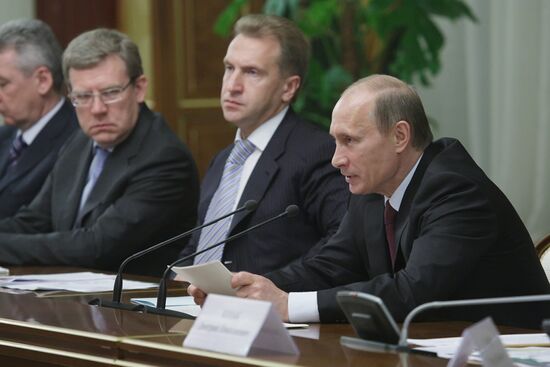 Премьер-министр РФ Владимир Путин провел совещание