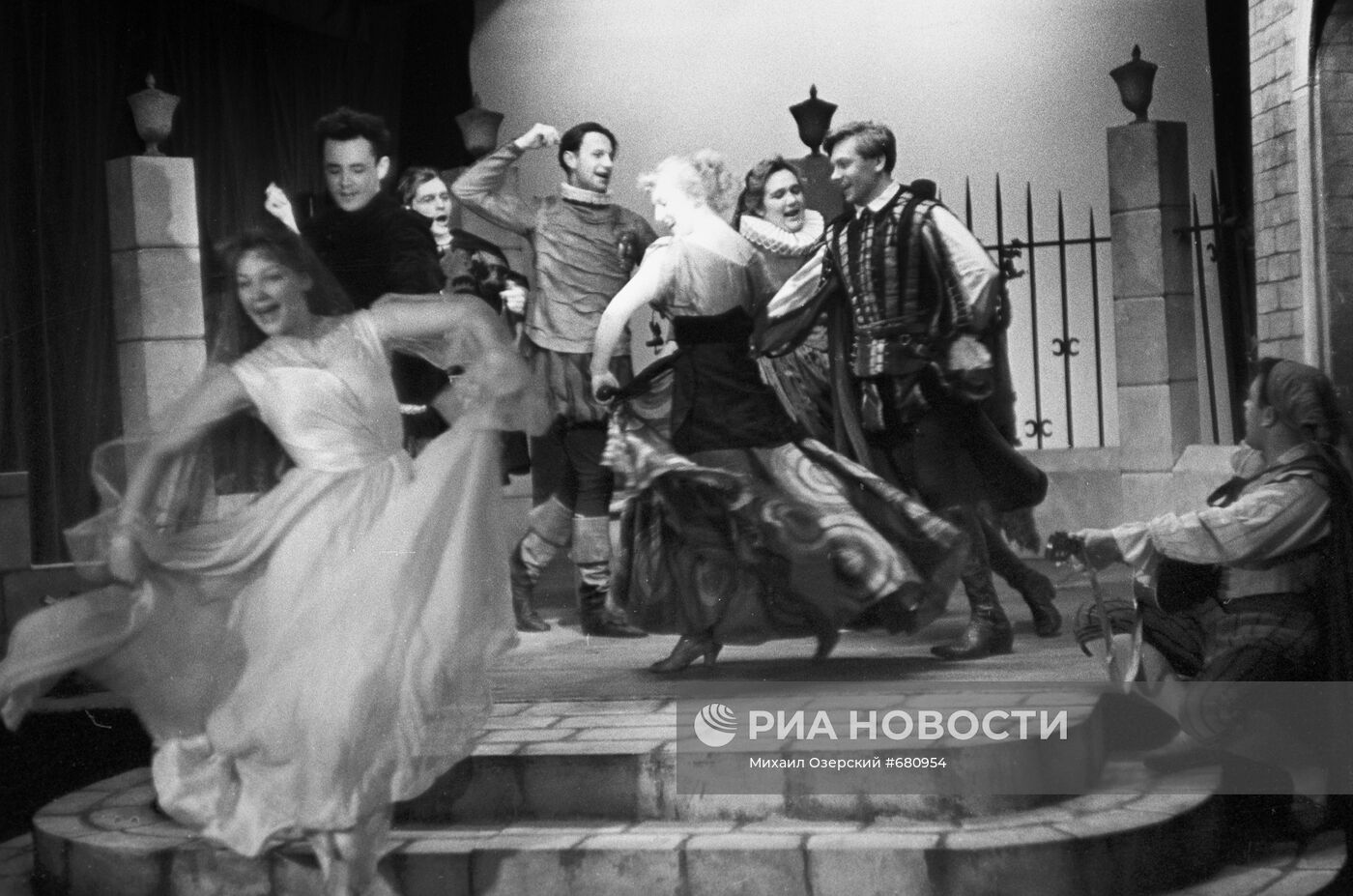 Спектакль "Хитроумная влюбленная"
