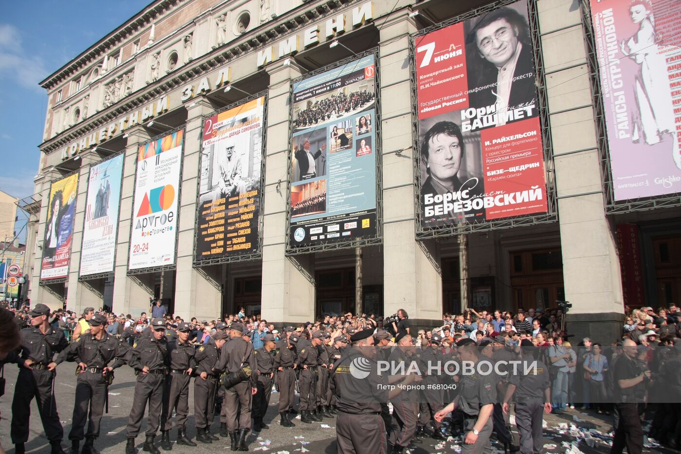 Кордон милиции на Триумфальной площади в Москве