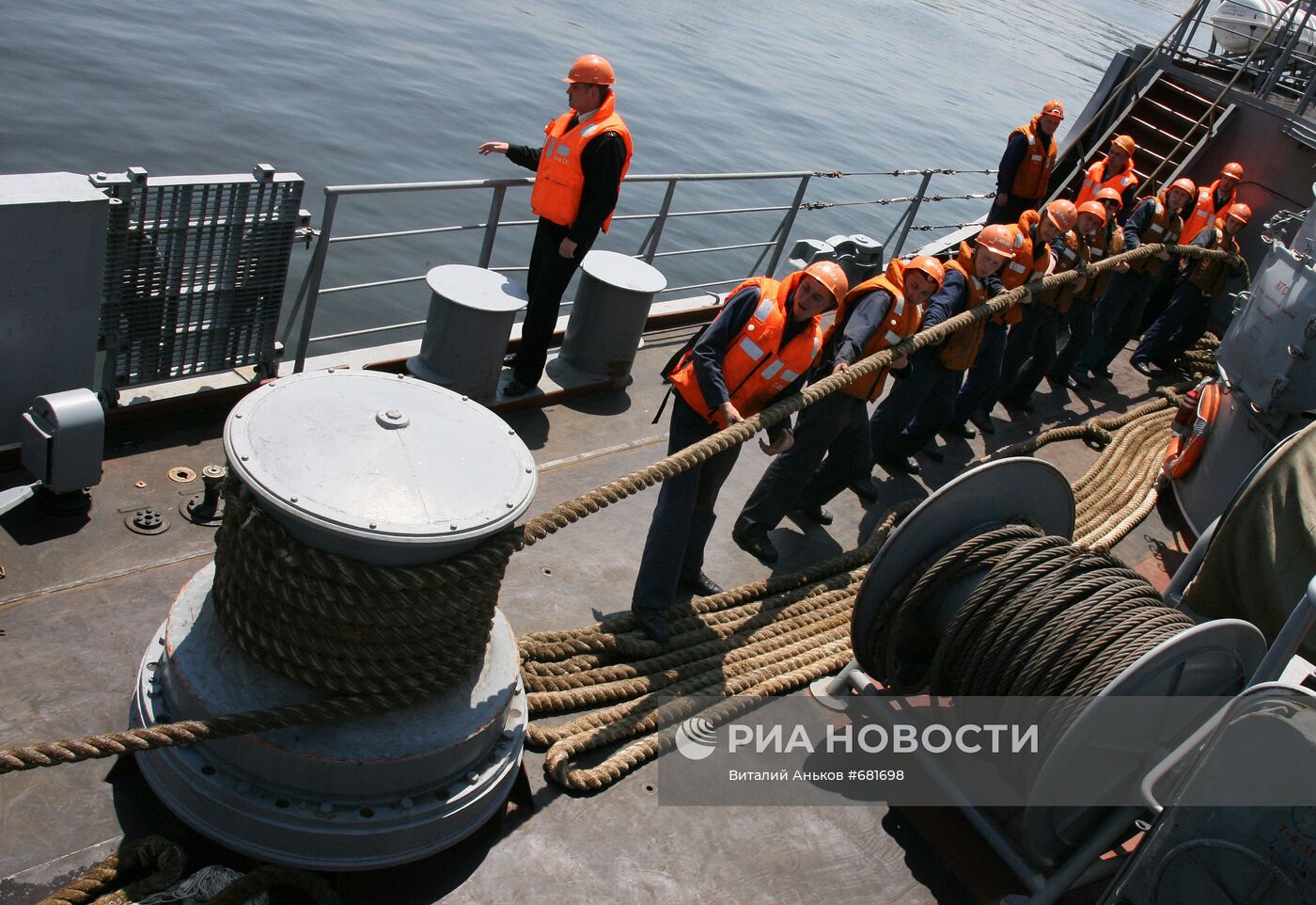 Контрольный выход в море гвардейского ракетного крейсера "Варяг"