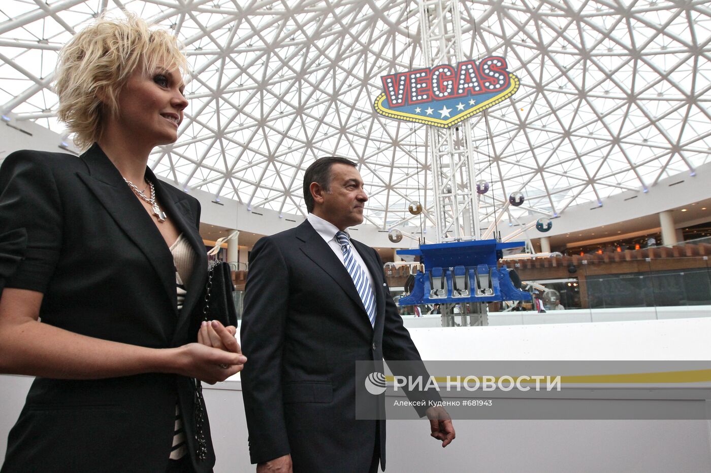 Открытие первого в России тематического шопинг молла VEGAS