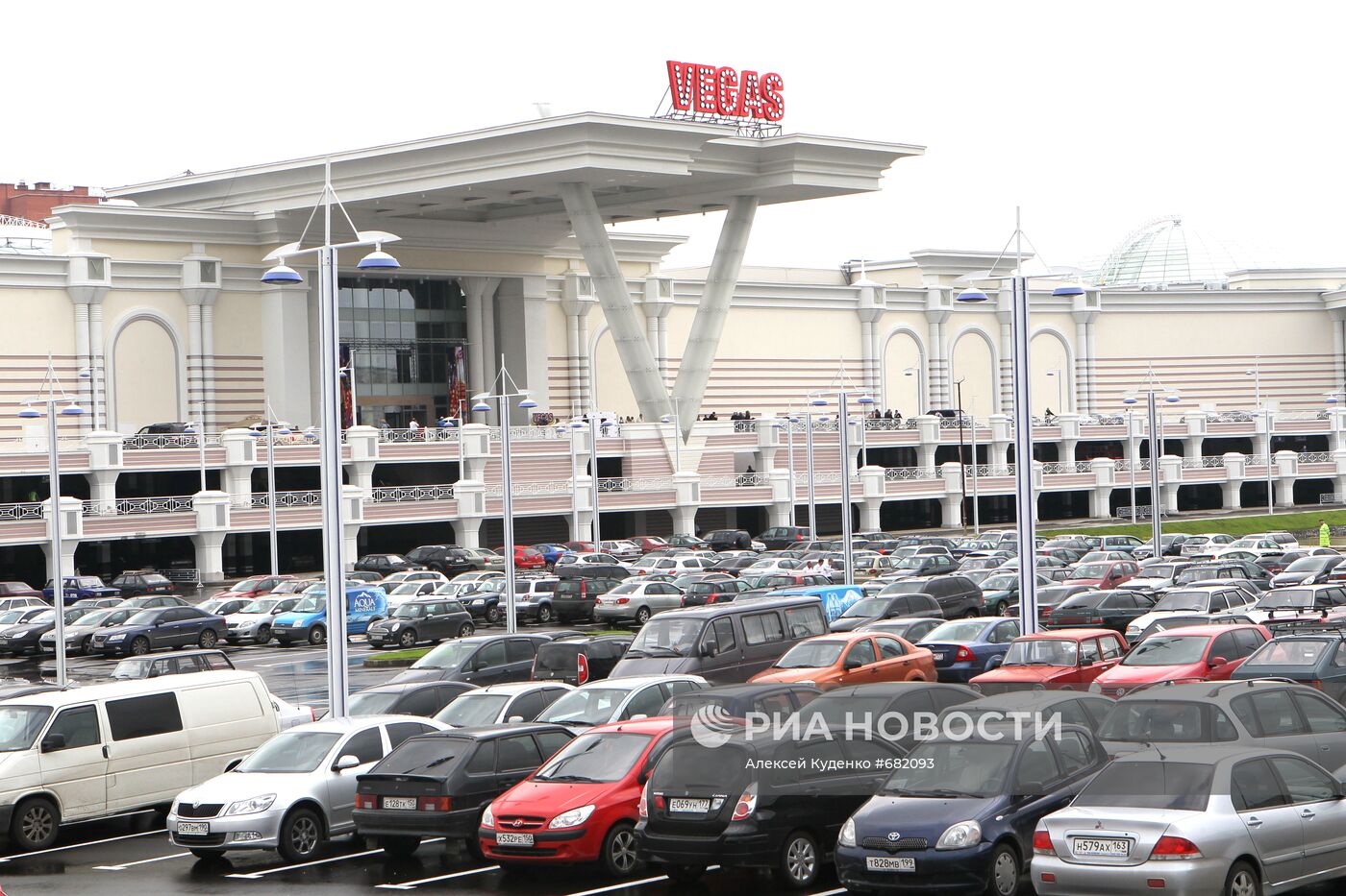 Открытие первого в России тематического шопинг молла VEGAS