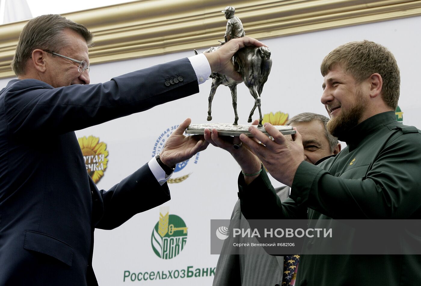 Р.Кадыров получил Приз президента РФ на скачках