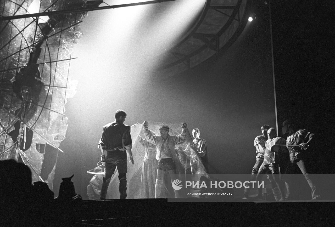 Сцена из спектакля "Гамлет"