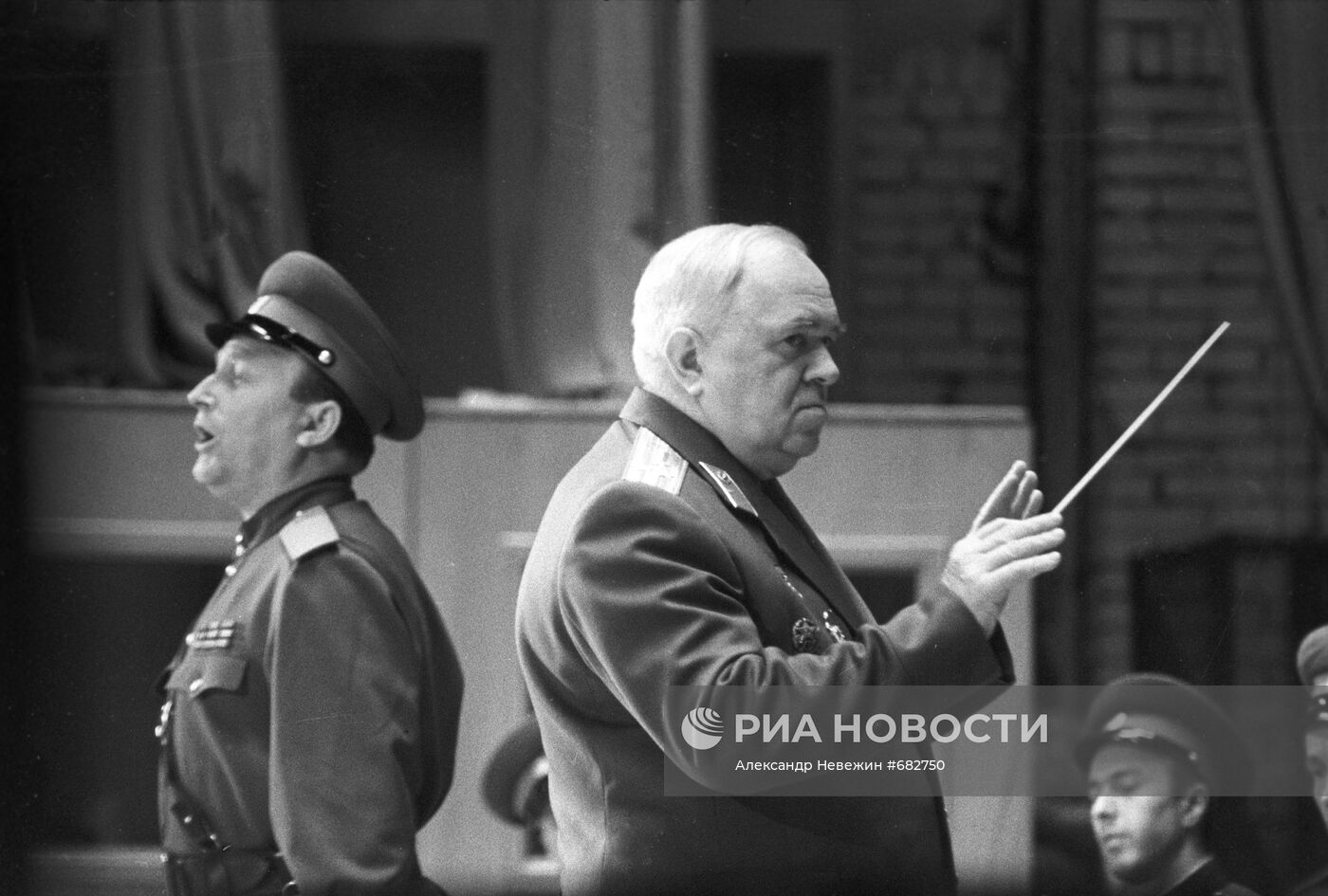 Выступление ансамбля песни и пляски Советской армии