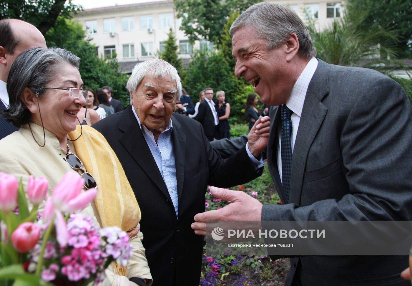 Юрий Любимов с супругой Каталиной и Павел Бородин