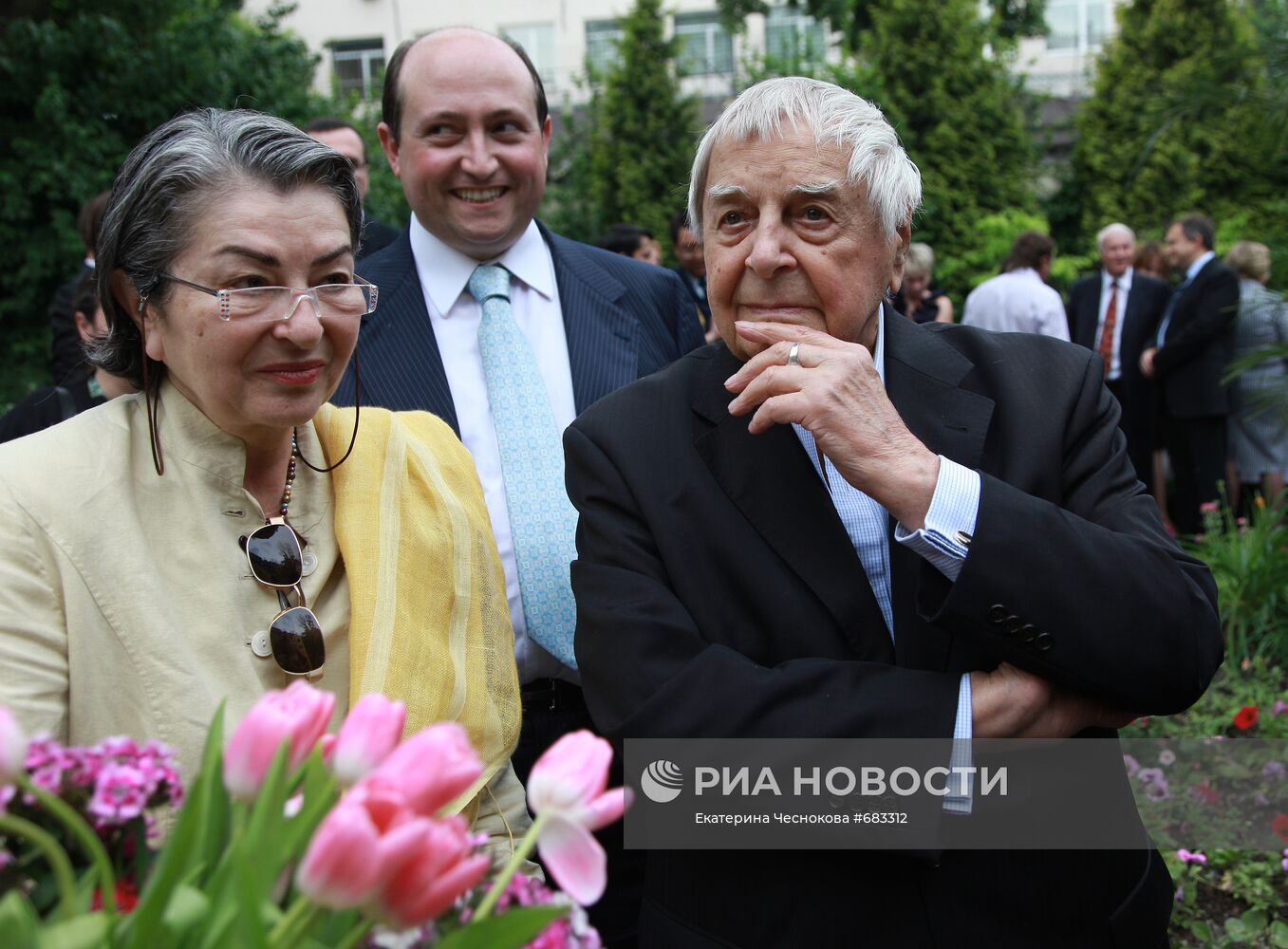 Юрий Любимов с супругой Каталиной