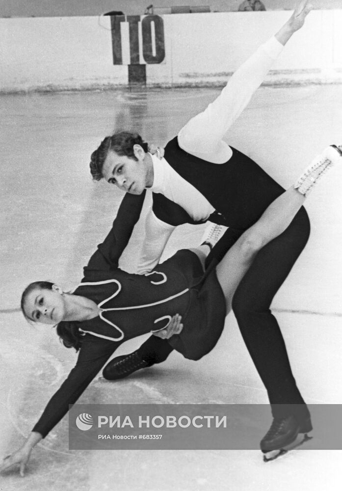 Советские фигуристы Е.Гаранина и И.Завозин на тренировке