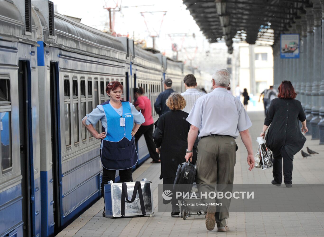 Продавщица мороженого на платформе Ярославского вокзала