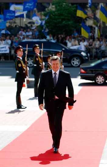 Президент Украины выступил с посланием к украинскому народу