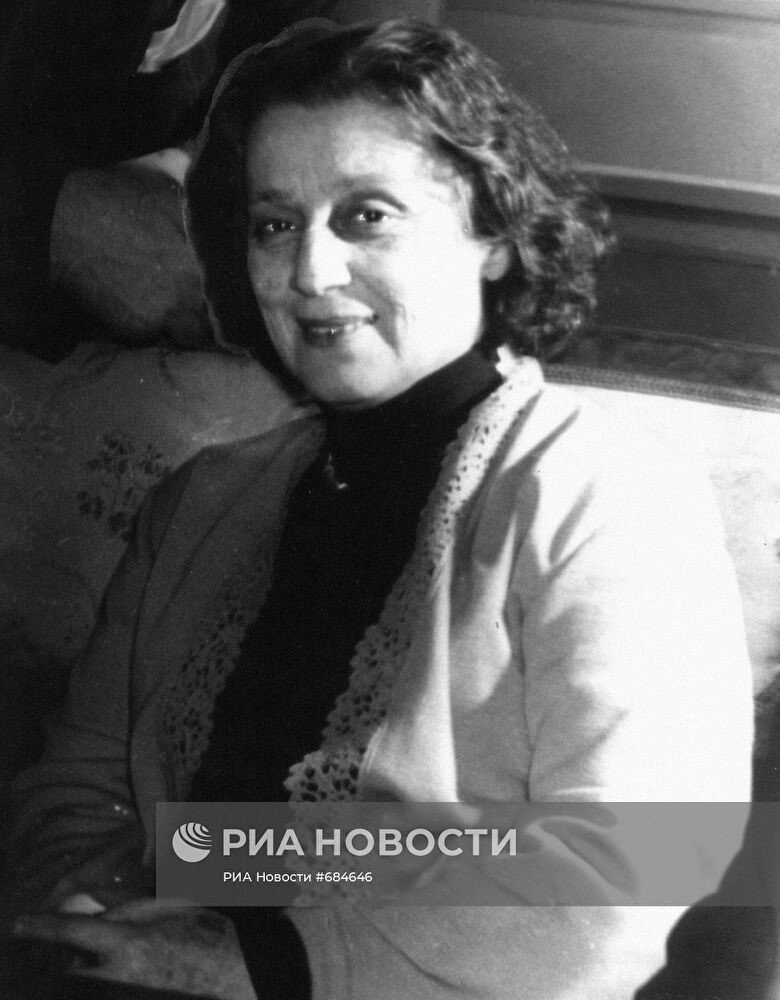 Советская грузинская актриса театра и кино Верико Анджапаридзе