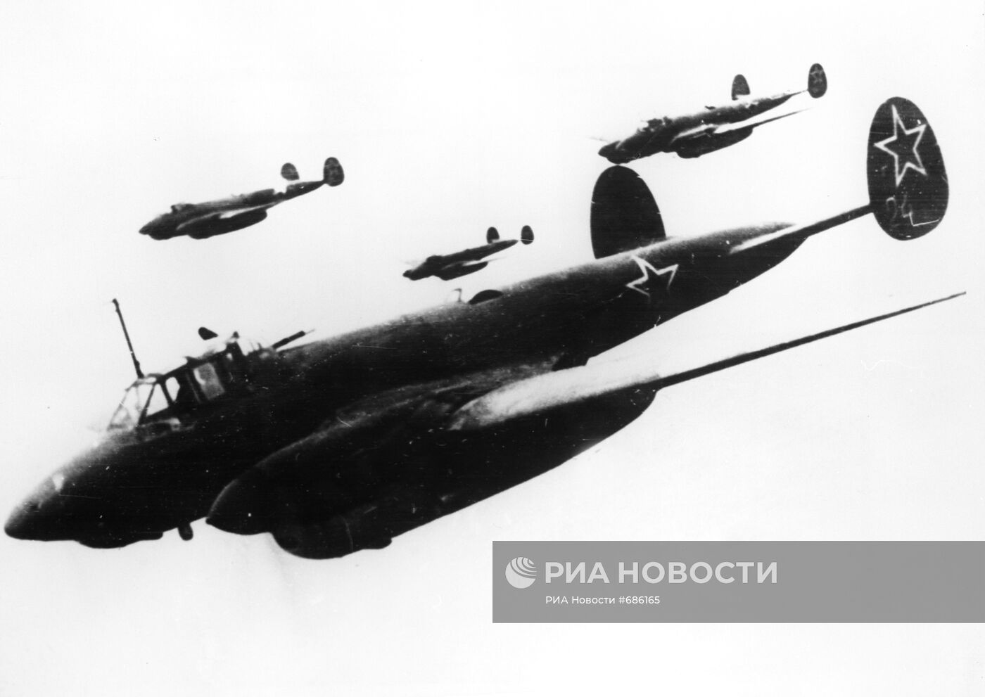 Советские пикирующие бомбардировщики "Петляков-2"