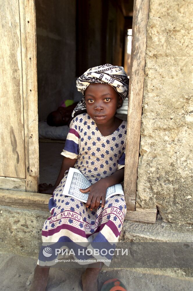 Танзанийская школьница