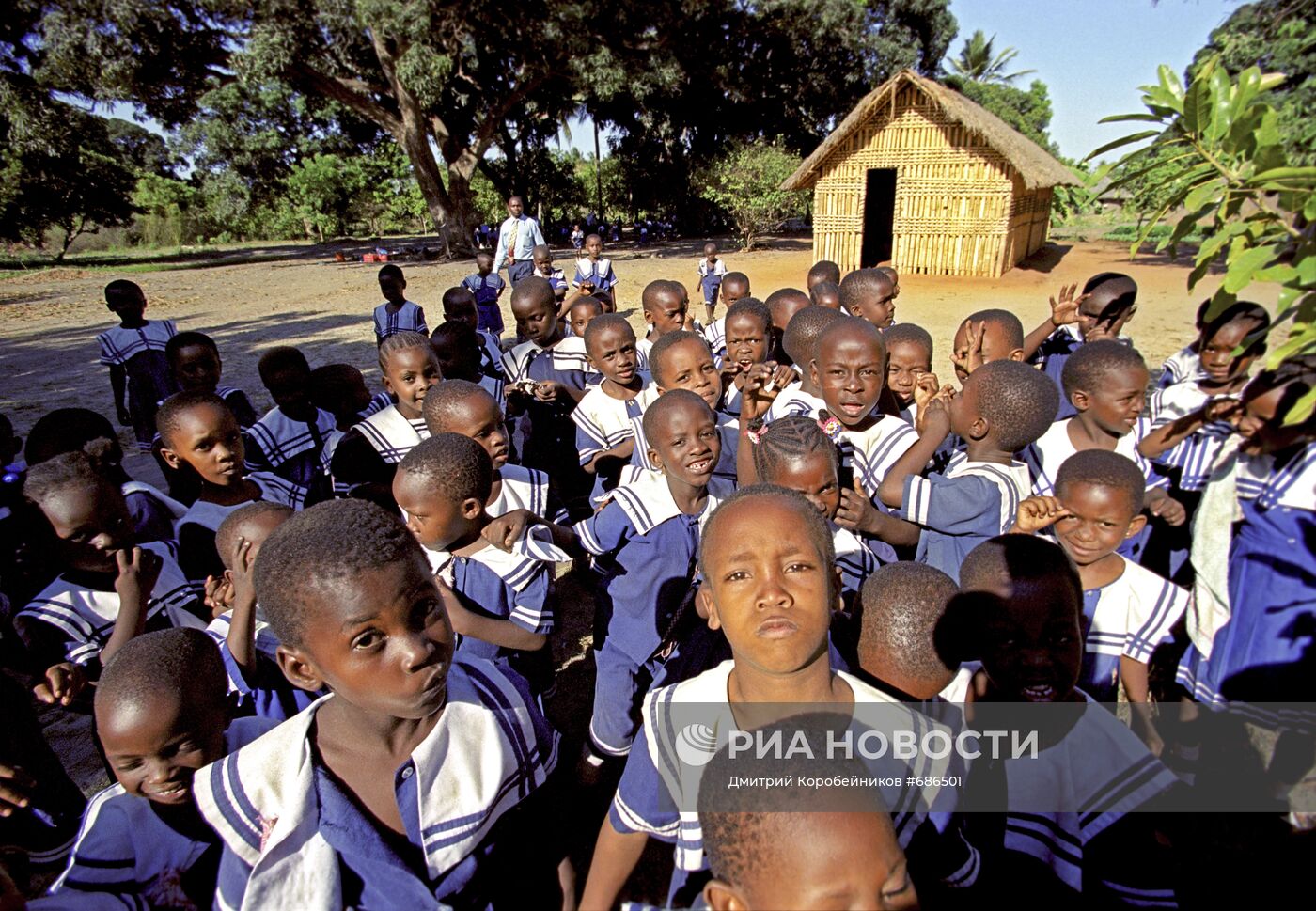 Школьники в городе Дар-эс-Саламе