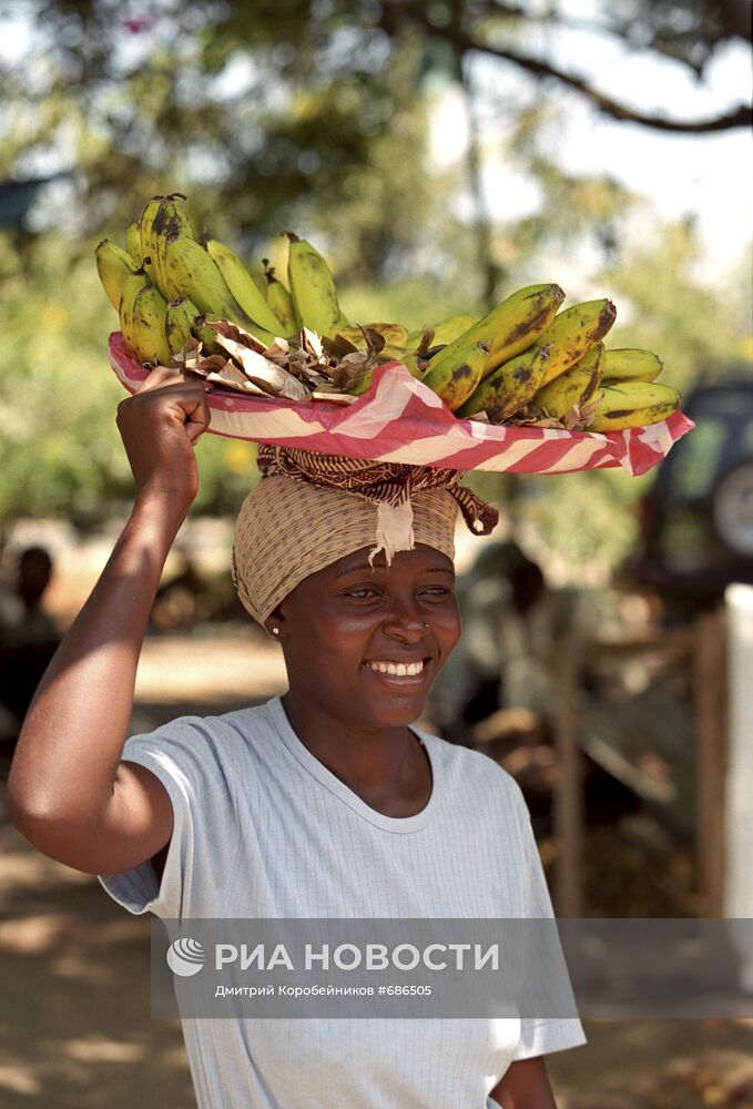 Продавщица бананов в Дар-эс-Саламе