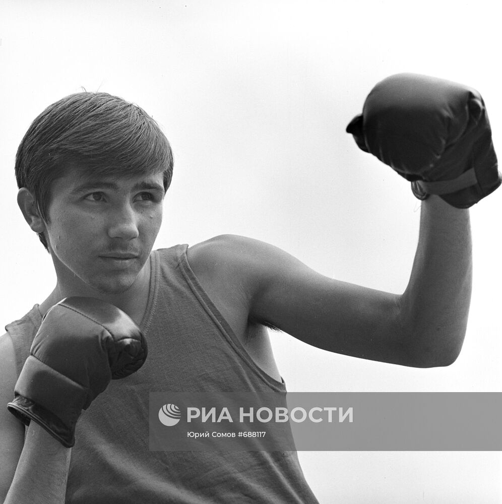 Боксер Василий Соломин