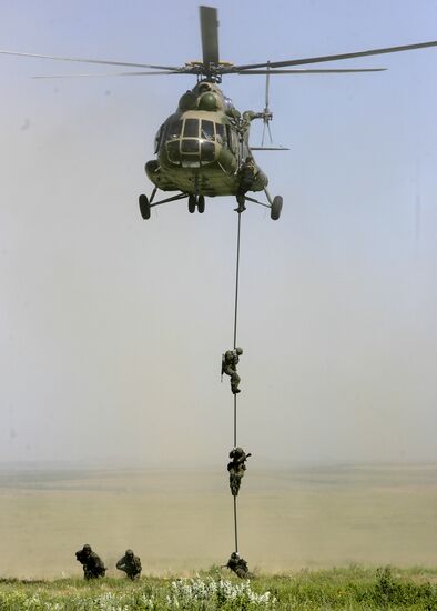 Отработка высадки вертолётного десанта