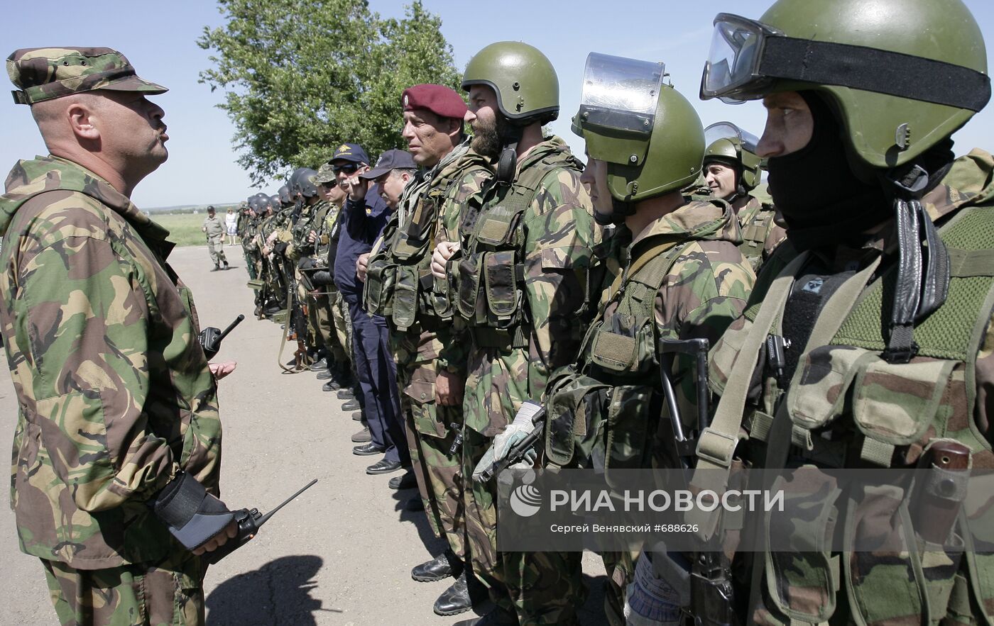 Бойцы спецназа ОМСН ГУВД по Ростовской области на инструктаже