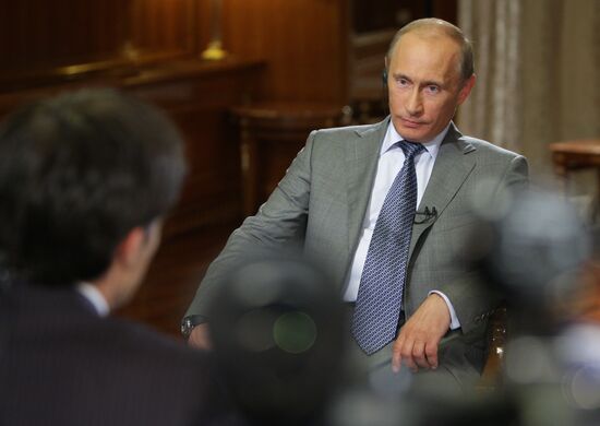 Владимир Путин дал интервью французским СМИ