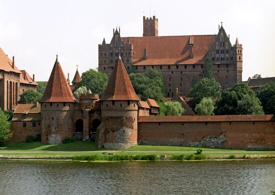 Готический замок крестоносцев XIII-XIV веков
